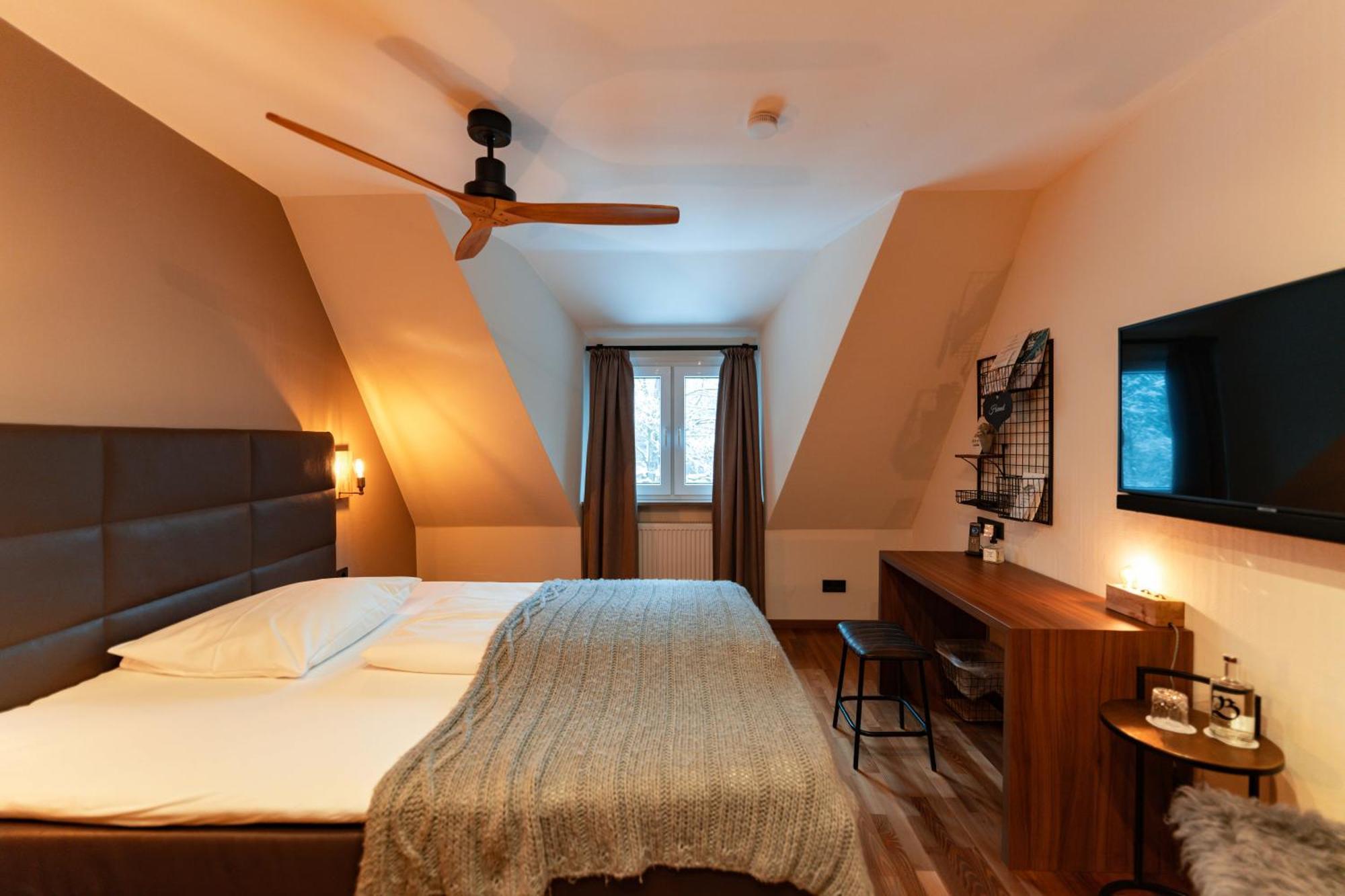 Bayerischer Hof Hotel 4*